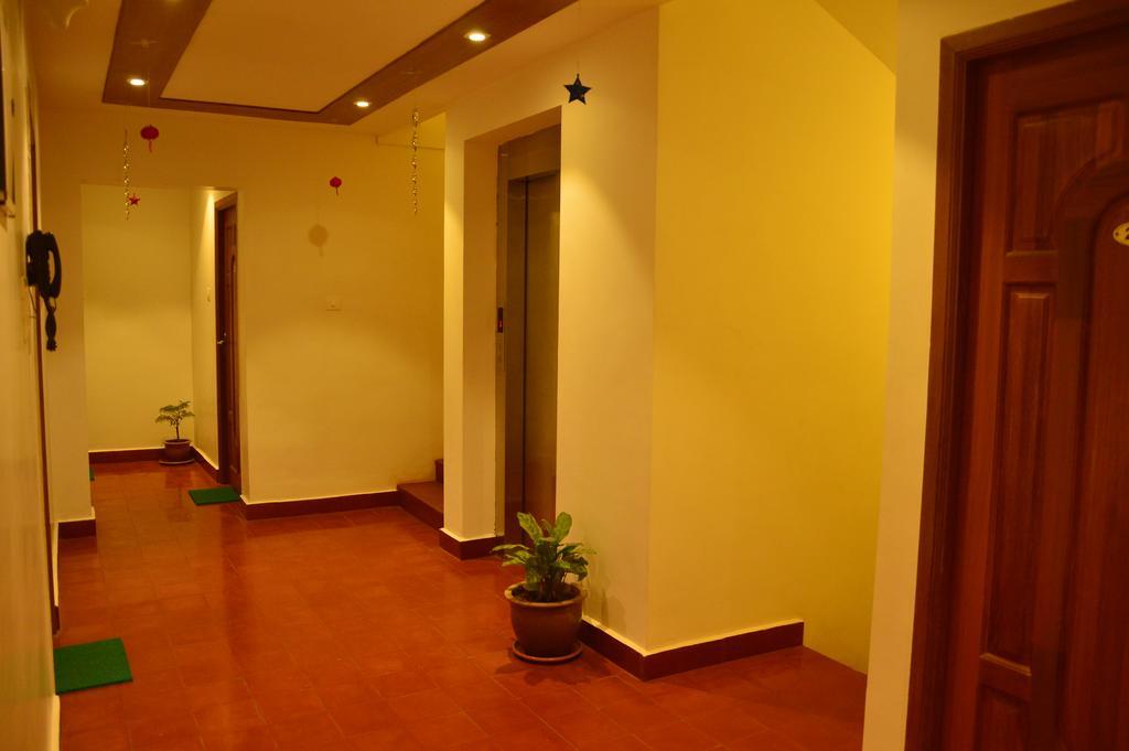Cours Chabrol Hotel Puduccseri Kültér fotó