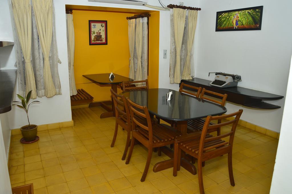 Cours Chabrol Hotel Puduccseri Kültér fotó