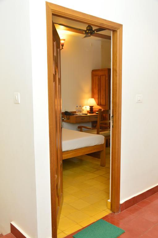 Cours Chabrol Hotel Puduccseri Kültér fotó