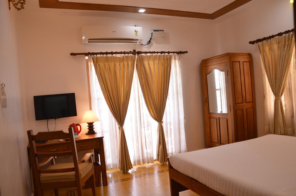 Cours Chabrol Hotel Puduccseri Szoba fotó