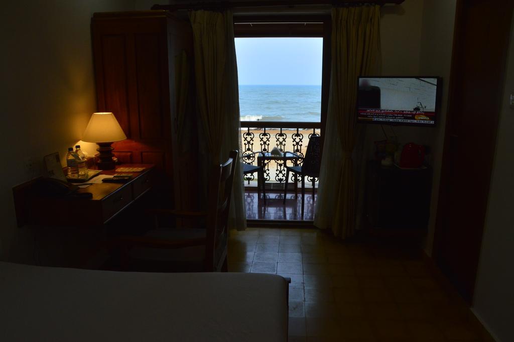 Cours Chabrol Hotel Puduccseri Szoba fotó