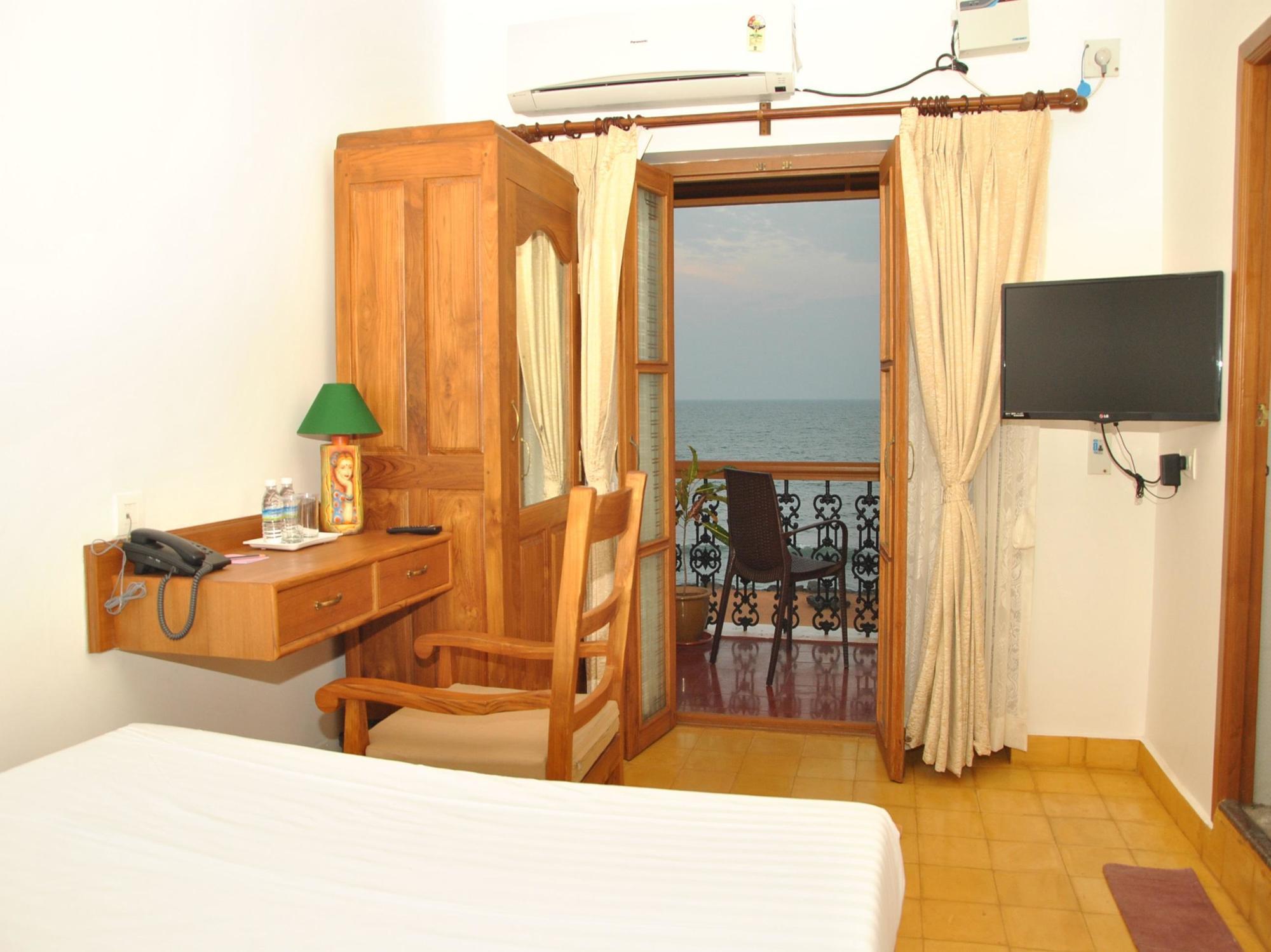 Cours Chabrol Hotel Puduccseri Kültér fotó