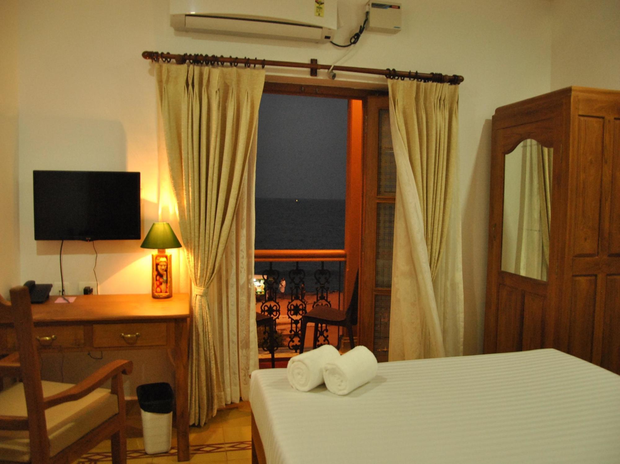 Cours Chabrol Hotel Puduccseri Kültér fotó