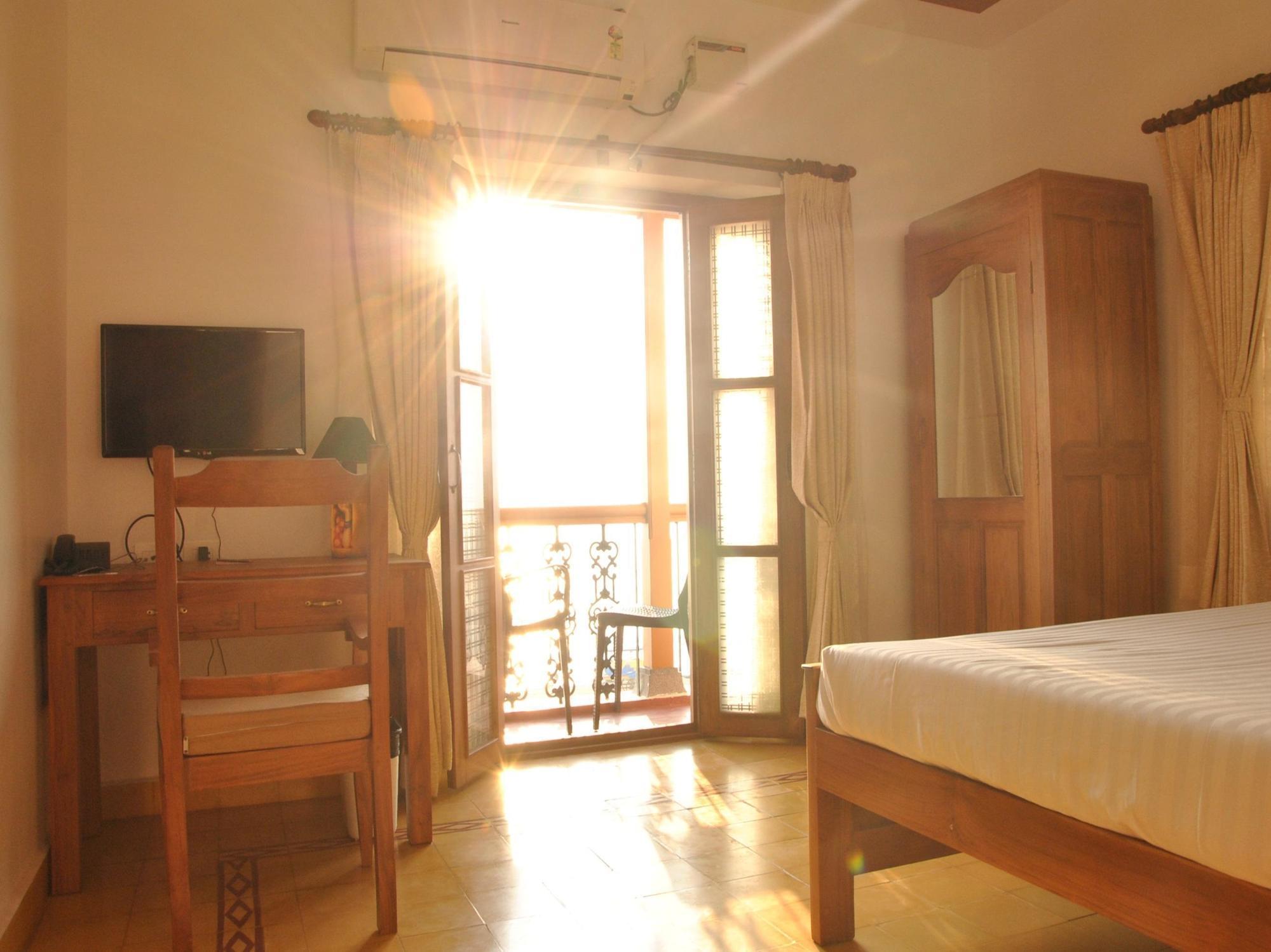 Cours Chabrol Hotel Puduccseri Kültér fotó