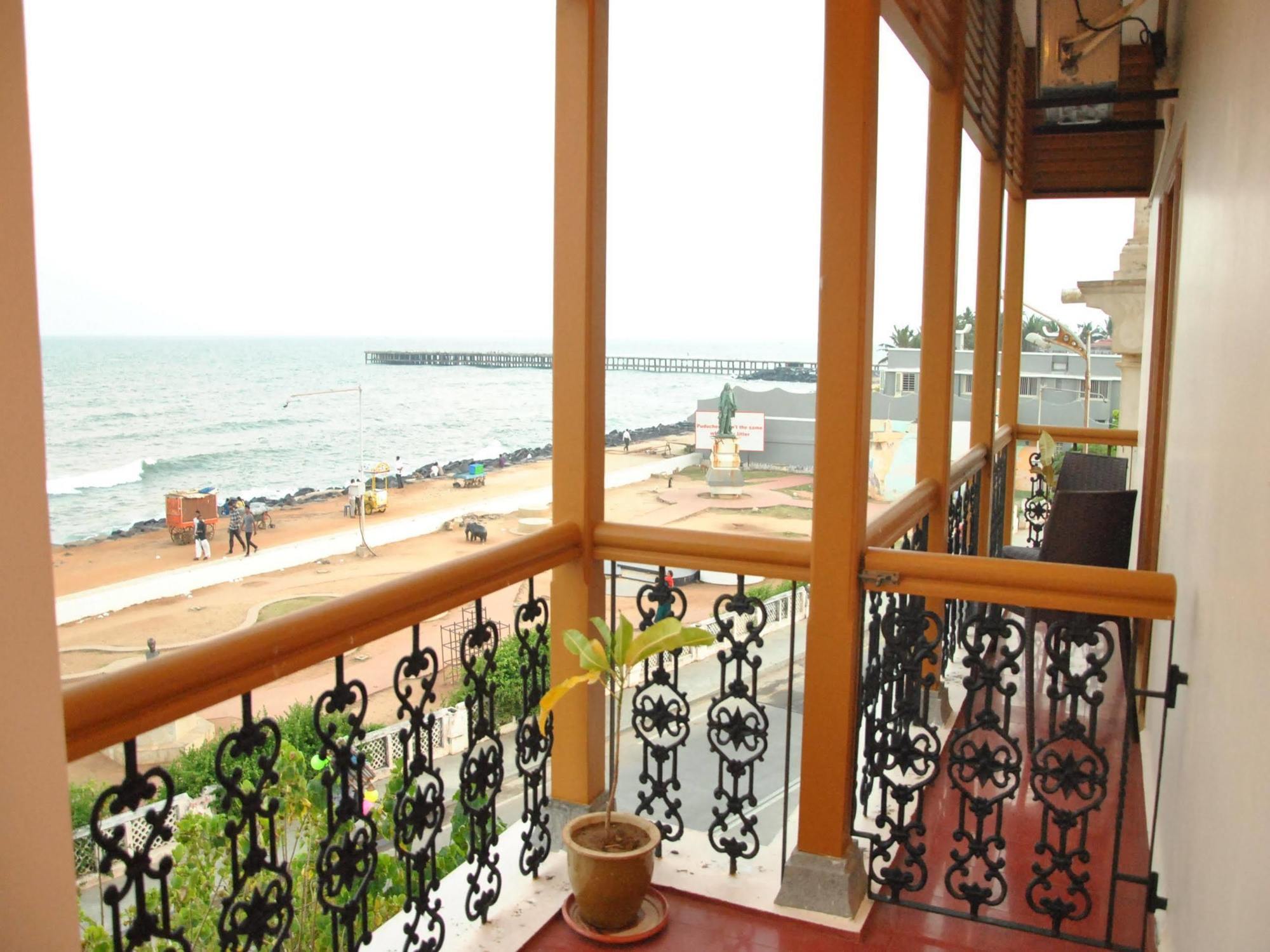 Cours Chabrol Hotel Puduccseri Kültér fotó